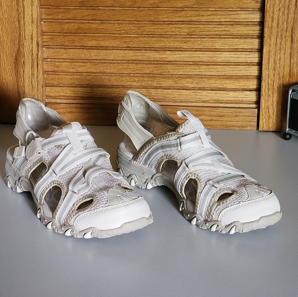 Sketches, Size 6M, Women's Closed Toe Sandals